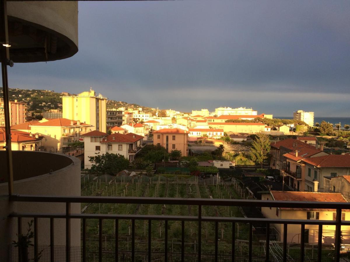 Appartamento - Terrazzo Vivibile Vista Mare, Wi-Fi Gratuito Vallecrosia Zewnętrze zdjęcie