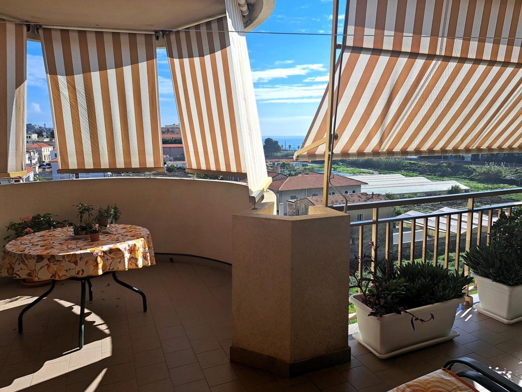 Appartamento - Terrazzo Vivibile Vista Mare, Wi-Fi Gratuito Vallecrosia Zewnętrze zdjęcie
