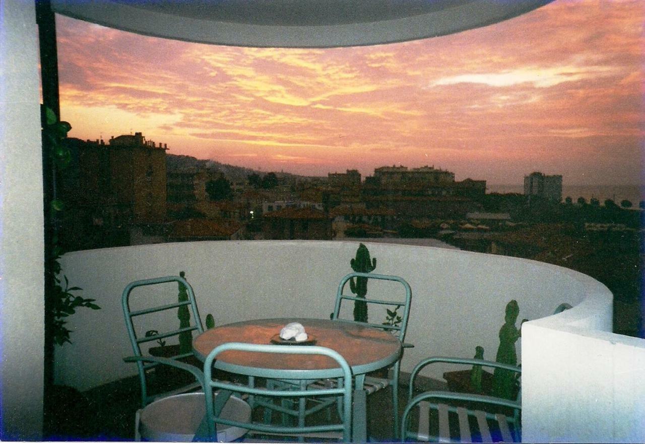 Appartamento - Terrazzo Vivibile Vista Mare, Wi-Fi Gratuito Vallecrosia Zewnętrze zdjęcie